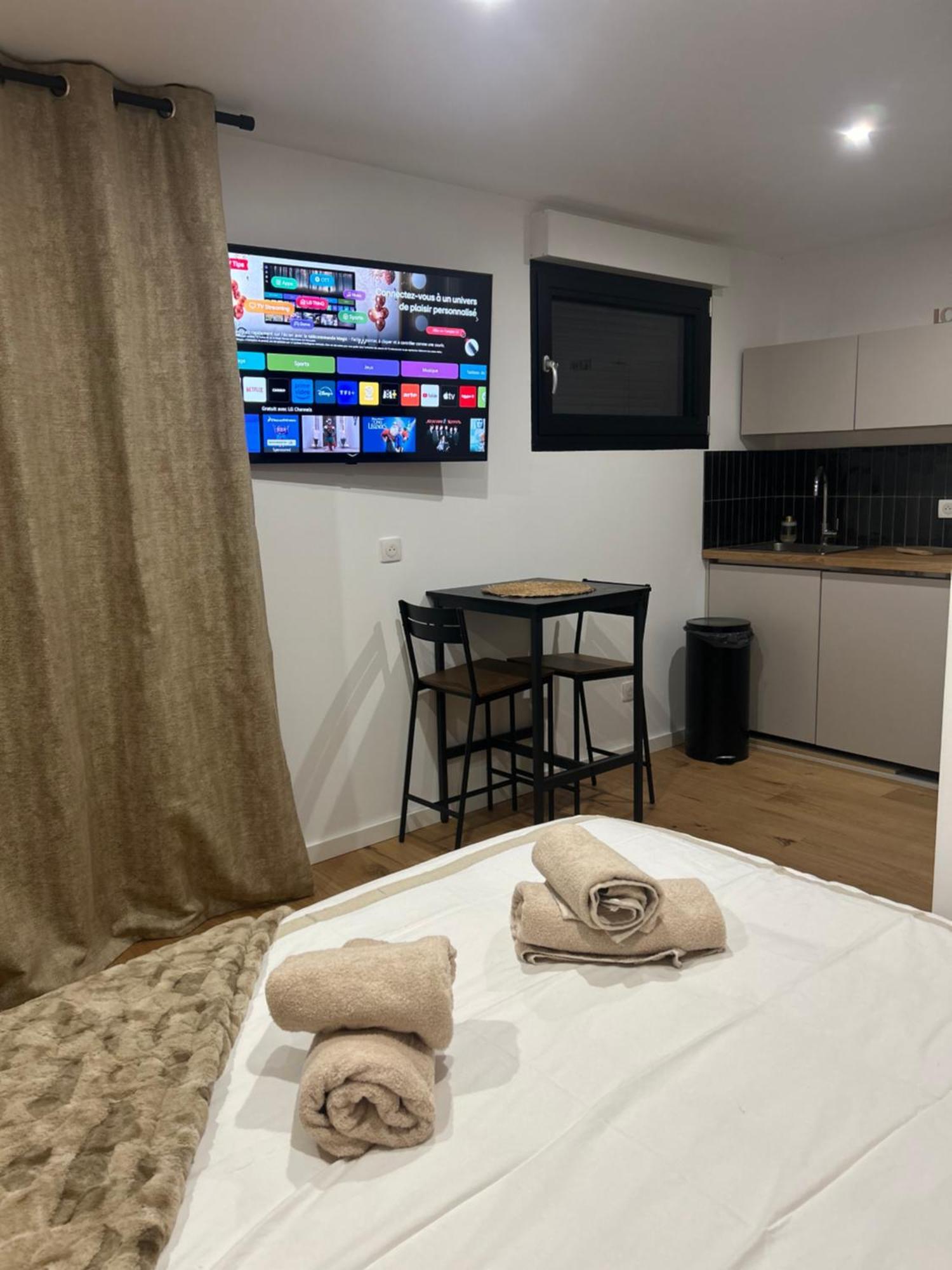 Studio Prestige Avec Terrasse Le Chene Dore Au Coeur Du Centre Touristique Cite Des Loisirs 200 M Du Galaxie,Face Au Snowworld Parking Gratuit Privatif Amnéville Kültér fotó